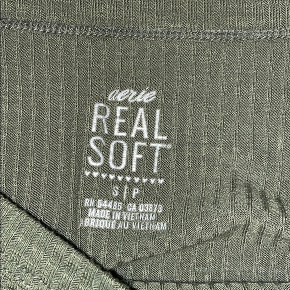 green aerie “real soft” top - Picture 2 of 3